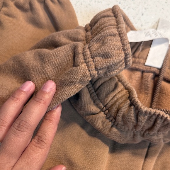 Alo Beige Sweatpants - Picture 5 of 16